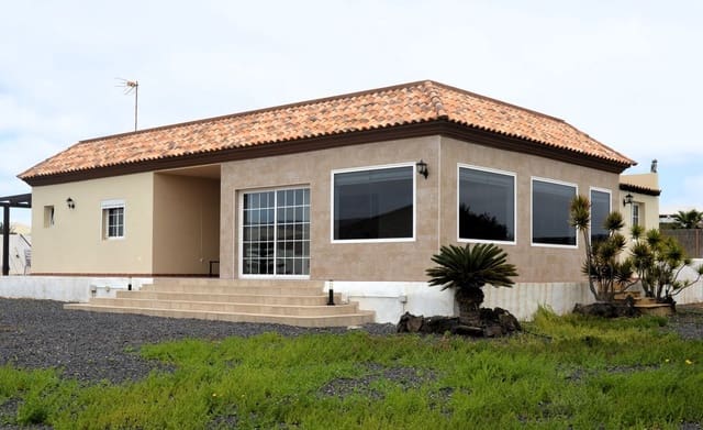 3 soveværelse Villa til salg i La Oliva med swimmingpool - € 750.000 (Ref: 9970674)