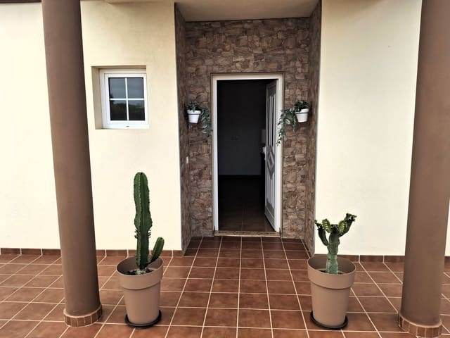 3 soveværelse Villa til salg i La Oliva med swimmingpool - € 750.000 (Ref: 9970674)