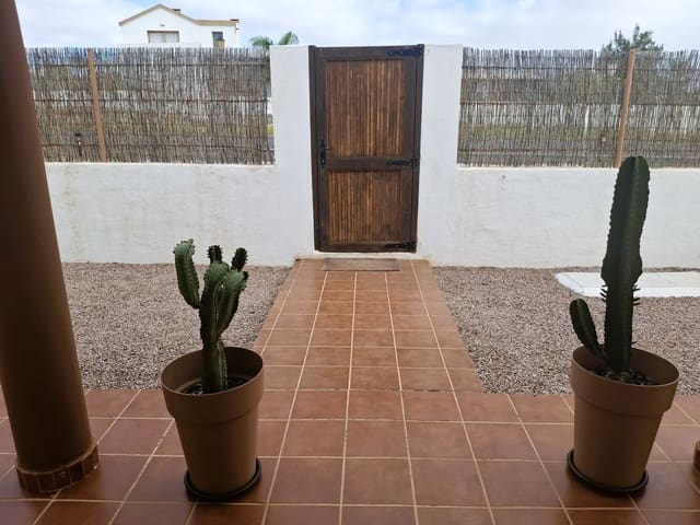 3 soveværelse Villa til salg i La Oliva med swimmingpool - € 750.000 (Ref: 9970674)