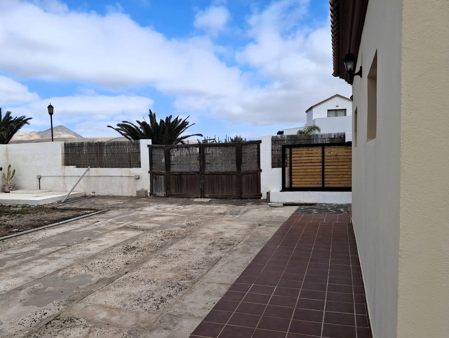 3 bedroom Villa for sale in La Oliva with pool - € 750,000 (Ref: 9970674)