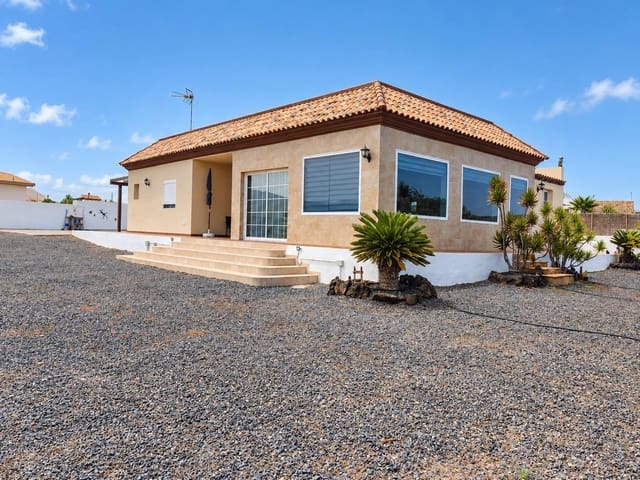 3 chambre Villa/Maison à vendre à La Oliva avec piscine - 750 000 € (Ref: 9970674)