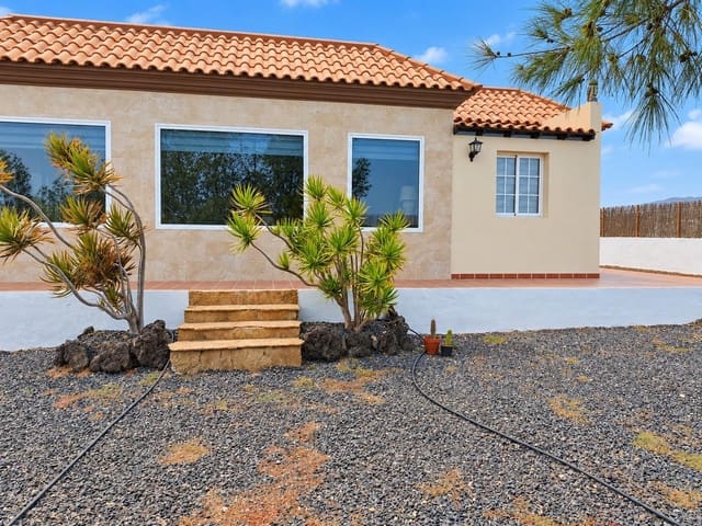3 chambre Villa/Maison à vendre à La Oliva avec piscine - 750 000 € (Ref: 9970674)