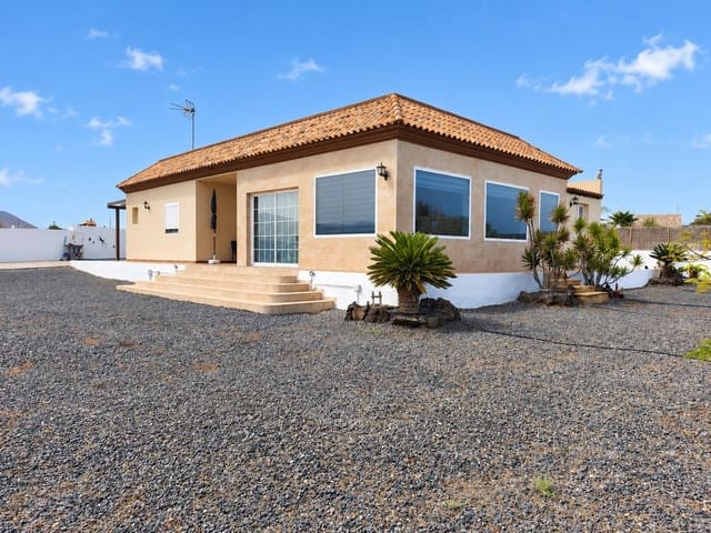 3 chambre Villa/Maison à vendre à La Oliva avec piscine - 750 000 € (Ref: 9970674)