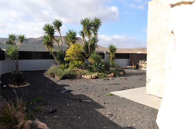 3 soverom Villa til salgs i Antigua med svømmebasseng - € 469 000 (Ref: 9970679)