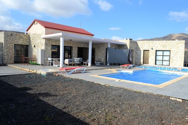 3 soverom Villa til salgs i Antigua med svømmebasseng - € 469 000 (Ref: 9970679)