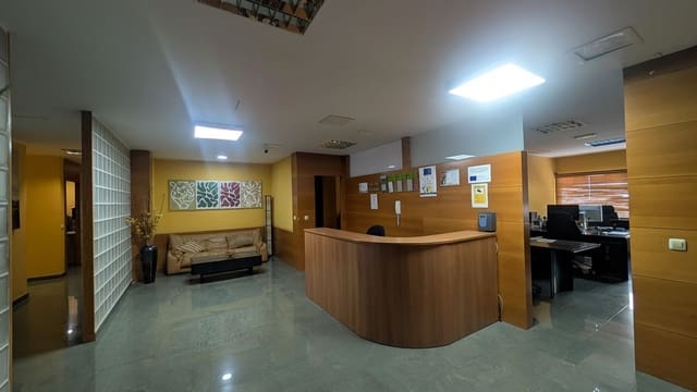 Kontor til salgs i La Salle, Santa Cruz de Tenerife - € 820 000 (Ref: 9970681)