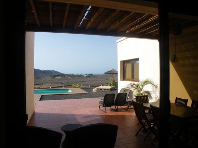 Chalet de 3 habitaciones en Tarajalejo, Tuineje en venta con piscina - 760.000 € (Ref: 9970690)