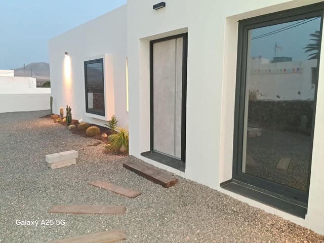 3 makuuhuone Huvila myytävänä paikassa El Cotillo, La Oliva mukana uima-altaan - 1 100 000 € (Ref: 9970691)