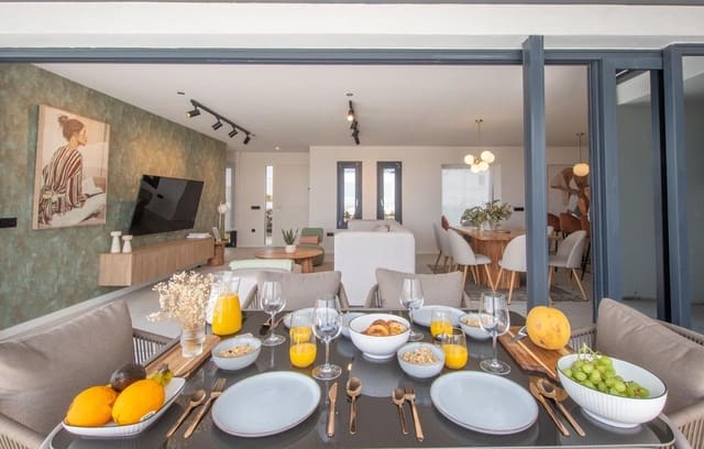 3 bedroom Villa for sale in El Cotillo, La Oliva with pool - € 1,100,000 (Ref: 9970691)