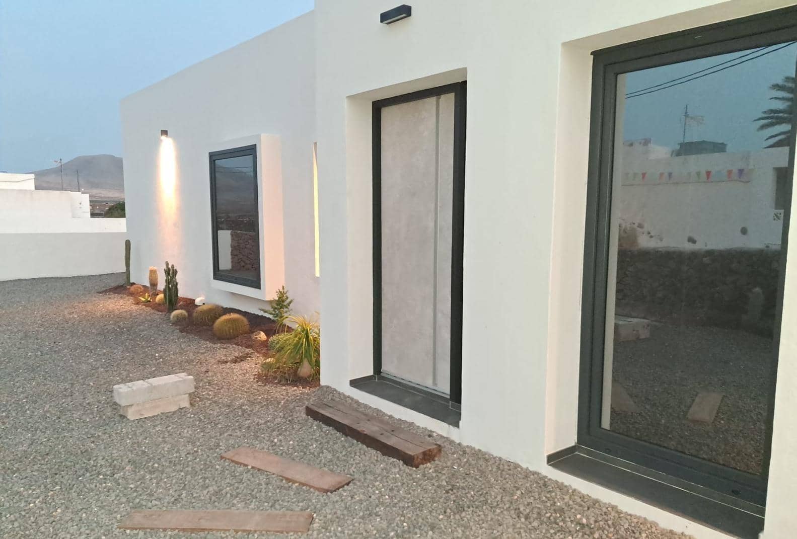 3 soveværelse Villa til salg i El Cotillo med swimmingpool - € 1.100.000 (Ref: 9970691)