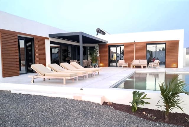 3 bedroom Villa for sale in El Cotillo, La Oliva with pool - € 1,100,000 (Ref: 9970691)