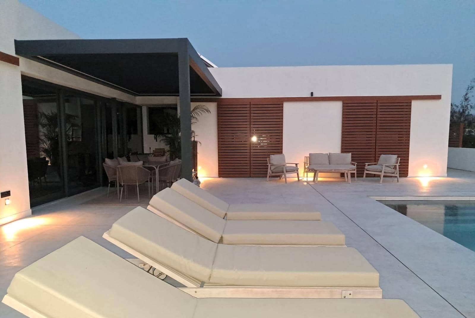 3 soveværelse Villa til salg i El Cotillo med swimmingpool - € 1.100.000 (Ref: 9970691)