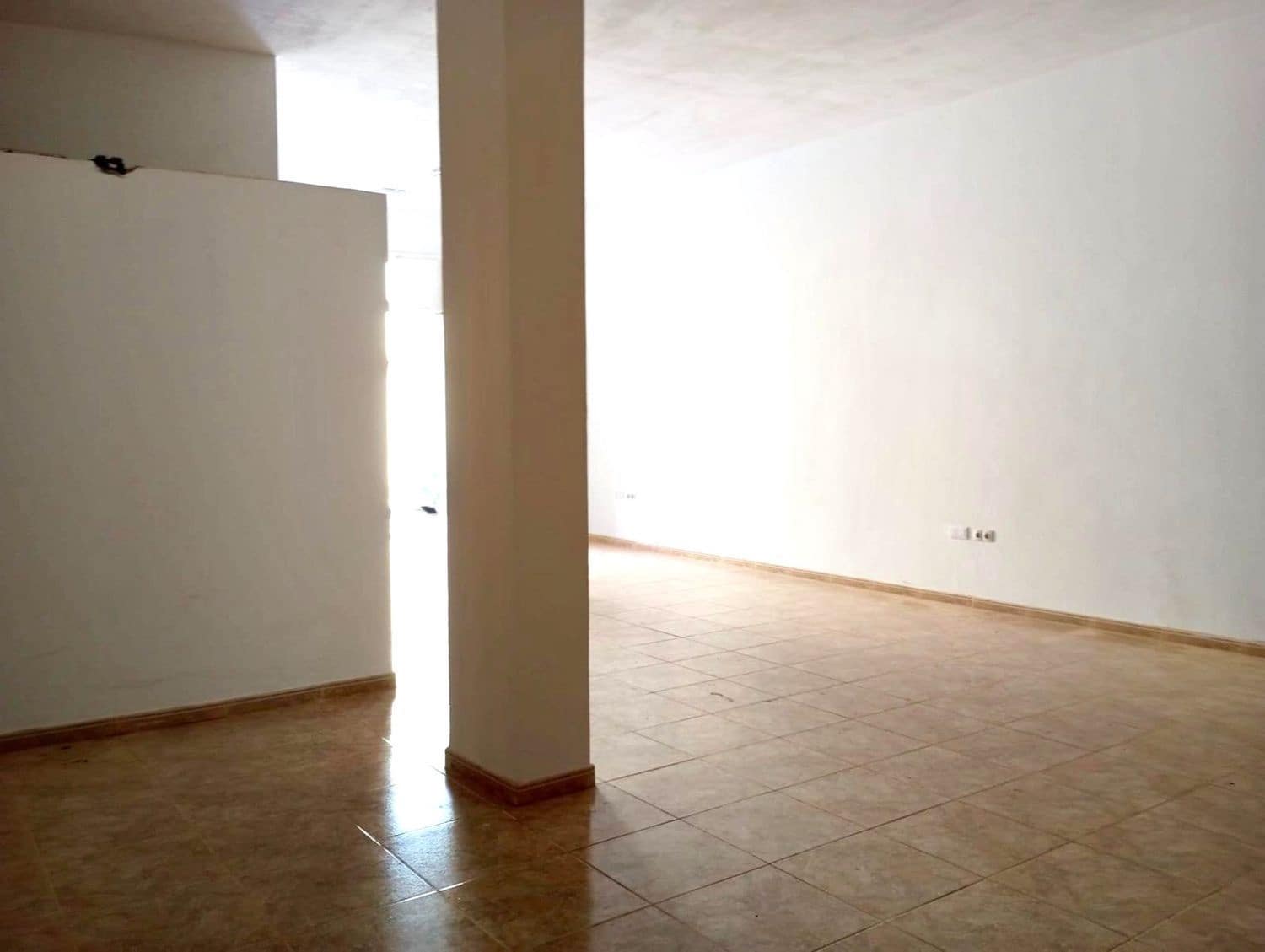 Commerciale da affittare in Puerto del Rosario - 800 € (Rif: 9970692)