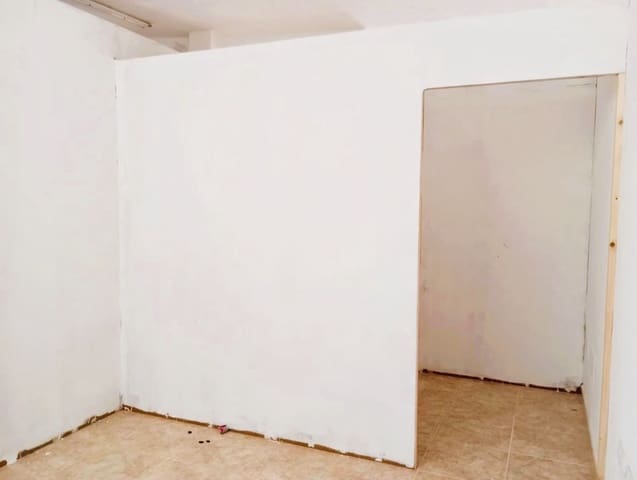 Commerciale da affittare in Puerto del Rosario - 800 € (Rif: 9970692)