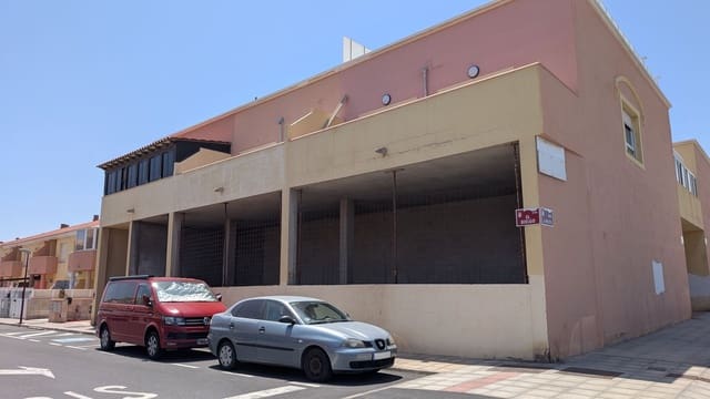 Kaupallinen myytävänä paikassa El Matorral, Puerto del Rosario - 475 000 € (Ref: 9970694)