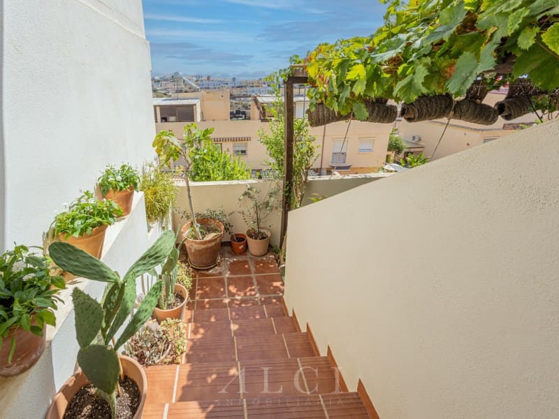 3 Zimmer Villa zu verkaufen in Almayate mit Pool - 520.000 € (Ref: 10058793)