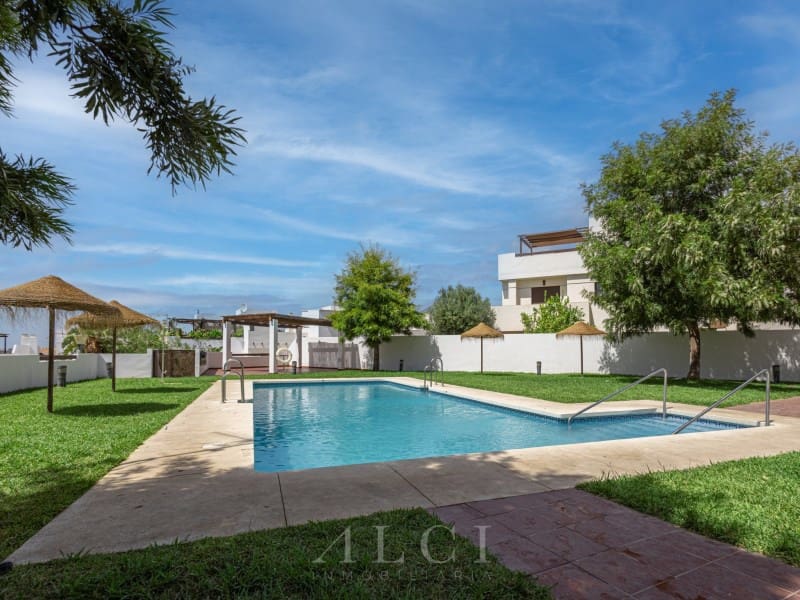3 Zimmer Villa zu verkaufen in Almayate mit Pool - 520.000 € (Ref: 10058793)