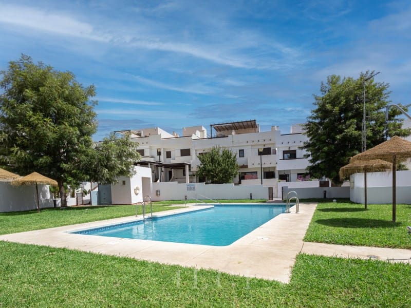 3 Zimmer Villa zu verkaufen in Almayate mit Pool - 520.000 € (Ref: 10058793)