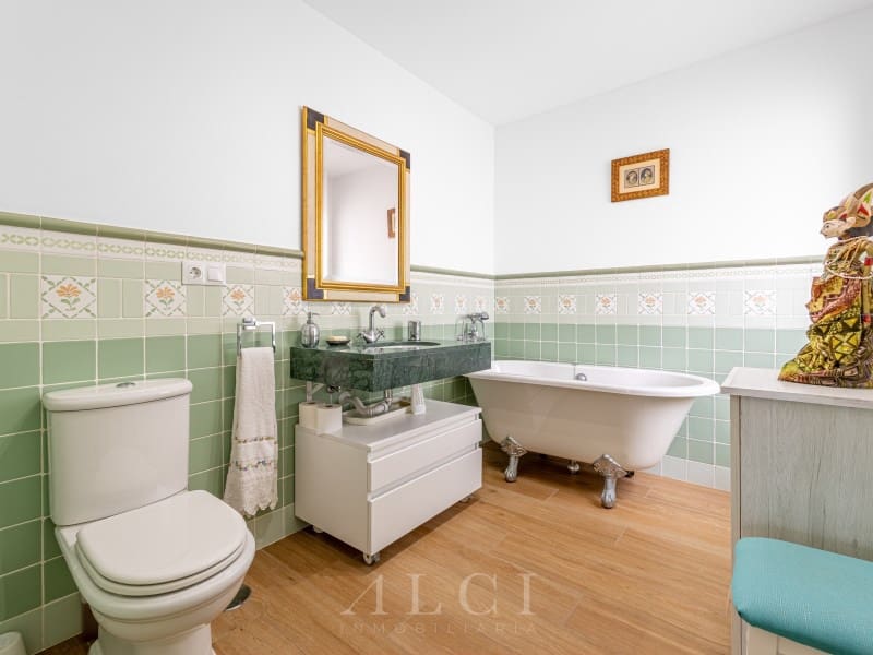 2 bedroom Beach Apartment for sale in Lagos - € 385,000 (Ref: 10058794)