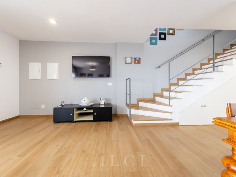 2 bedroom Beach Apartment for sale in Lagos - € 385,000 (Ref: 10058794)