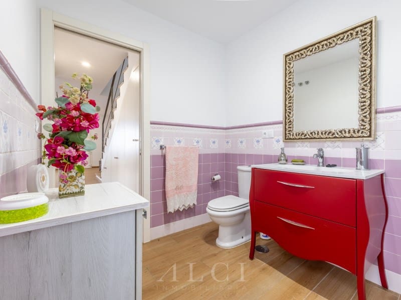 2 bedroom Beach Apartment for sale in Lagos - € 385,000 (Ref: 10058794)