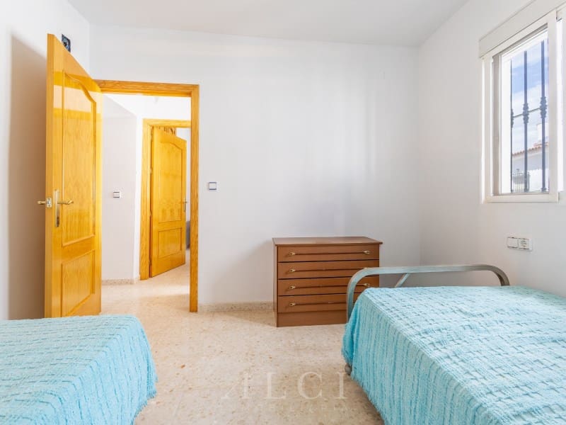 5 quarto Casa em Banda para venda em Periana com garagem - 175 000 € (Ref: 10100121)
