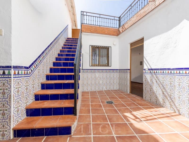 5 quarto Casa em Banda para venda em Periana com garagem - 175 000 € (Ref: 10100121)