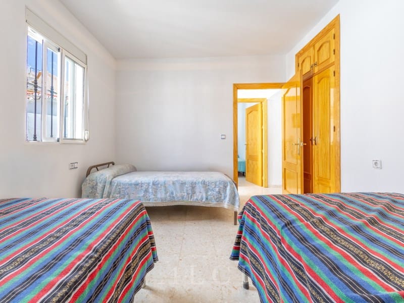5 quarto Casa em Banda para venda em Periana com garagem - 175 000 € (Ref: 10100121)
