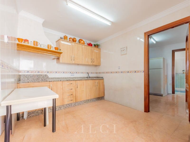 5 quarto Casa em Banda para venda em Periana com garagem - 175 000 € (Ref: 10100121)