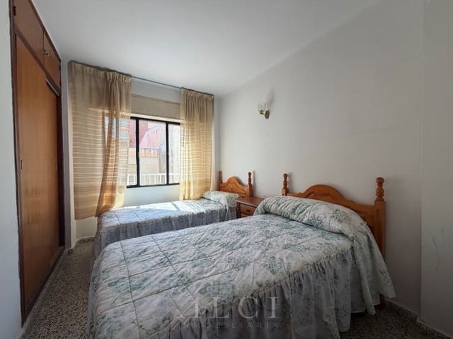 Piso de 3 habitaciones en Torre del Mar, Vélez-Málaga en venta - 250.000 € (Ref: 10119702)
