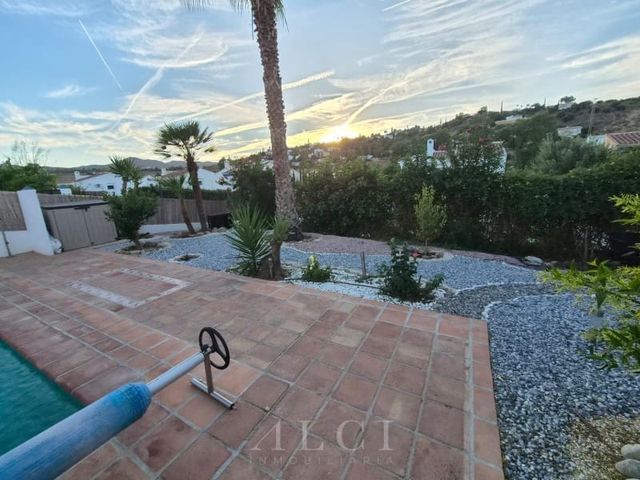 5 Zimmer Villa zu verkaufen in Alcaucín mit Pool Garage - 480.000 € (Ref: 10124292)