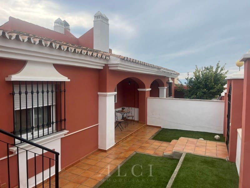 4 Zimmer Villa zu verkaufen in Torre del Mar mit Pool Garage - 485.000 € (Ref: 10180441)