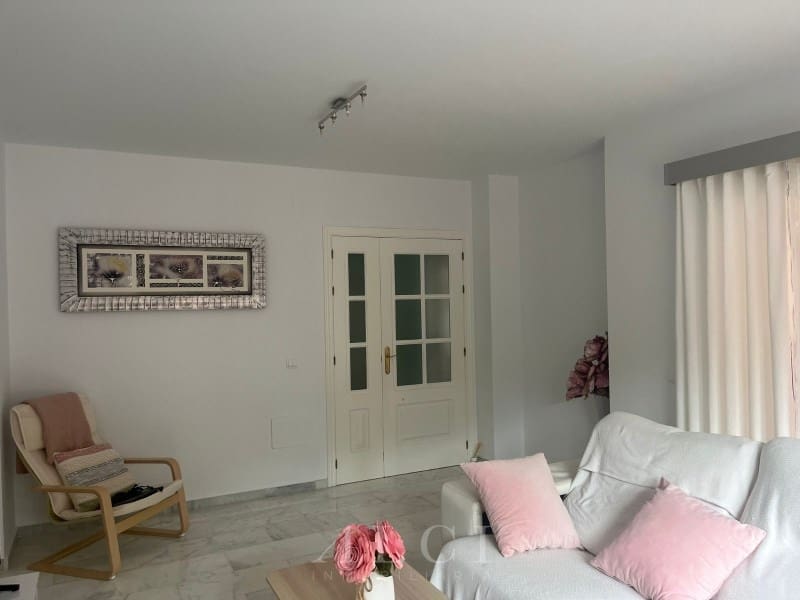4 Zimmer Villa zu verkaufen in Torre del Mar mit Pool Garage - 485.000 € (Ref: 10180441)