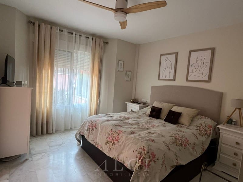 4 Zimmer Villa zu verkaufen in Torre del Mar mit Pool Garage - 485.000 € (Ref: 10180441)