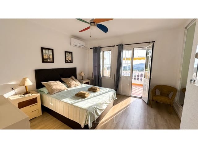 2 soveværelse Byhus til salg i Avda Pescia - Ctra de Frigiliana, Nerja med garage - € 295.000 (Ref: 9311218)