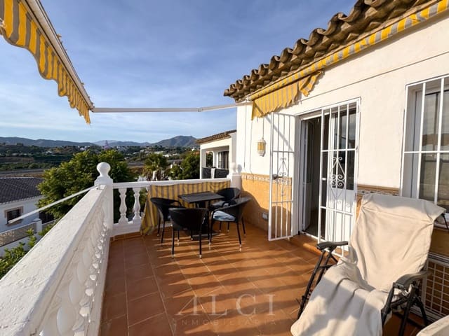 2 soveværelse Byhus til salg i Avda Pescia - Ctra de Frigiliana, Nerja med garage - € 295.000 (Ref: 9311218)