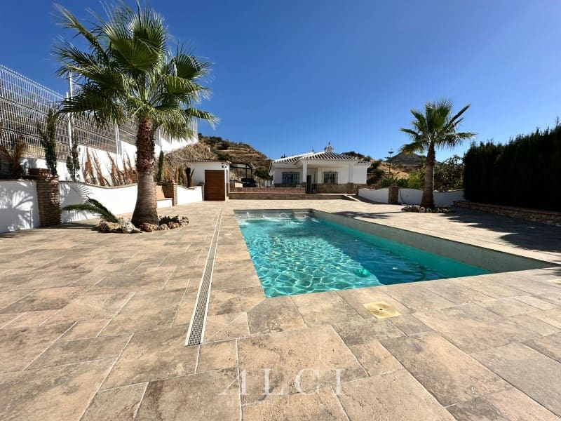 4 Zimmer Finca/Landgut zu verkaufen in Canillas de Aceituno - 700.000 € (Ref: 9311222)