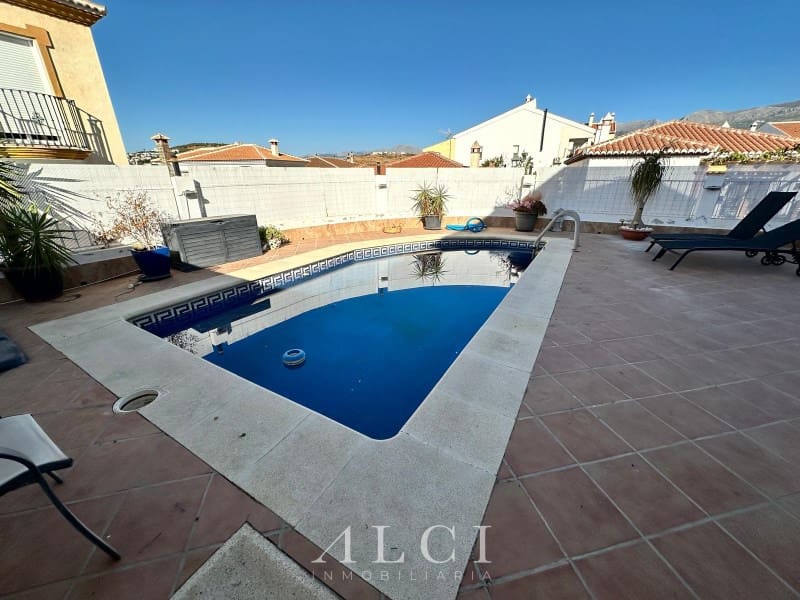 4 bedroom Semi-detached Villa for sale in Vinuela with pool garage - € 290,000 (Ref: 9311223)