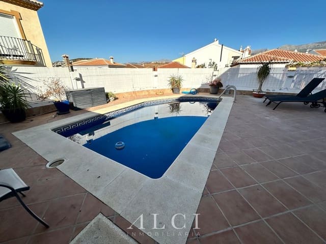 4 chambre Villa/Maison Semi-Mitoyenne à vendre à Viñuela avec piscine garage - 290 000 € (Ref: 9311223)