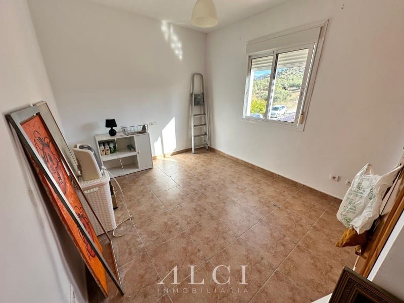 4 bedroom Semi-detached Villa for sale in Vinuela with pool garage - € 290,000 (Ref: 9311223)