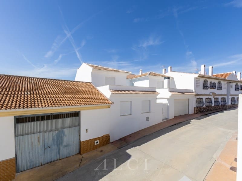 3 bedroom Townhouse for sale in Periana with garage - € 299,000 (Ref: 9311225)