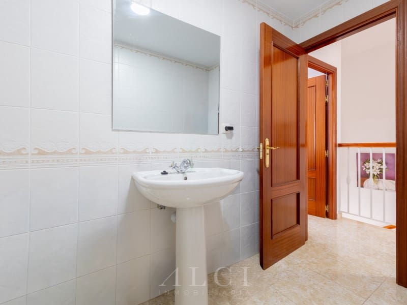 3 bedroom Townhouse for sale in Periana with garage - € 299,000 (Ref: 9311225)