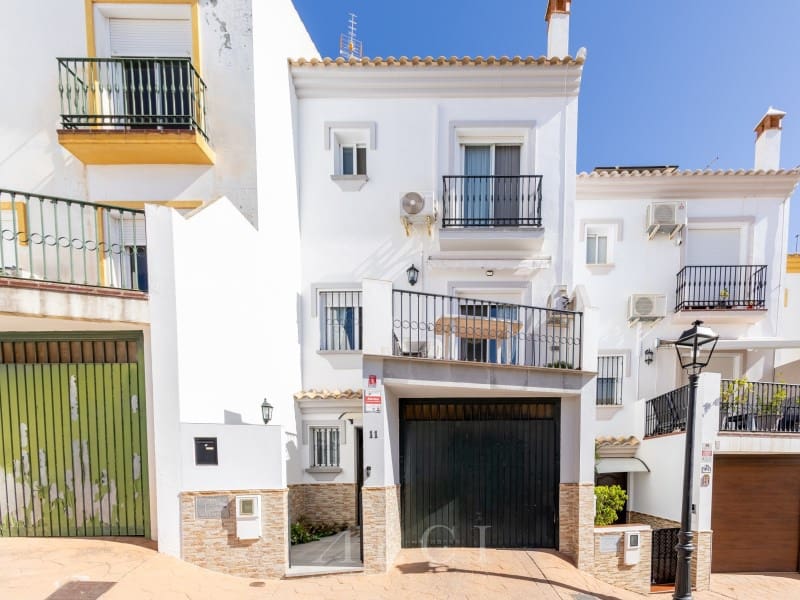 3 bedroom Townhouse for sale in Periana with garage - € 299,000 (Ref: 9311225)