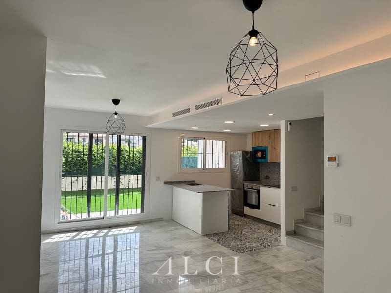 3 bedroom Townhouse for rent in Caleta de Velez with garage - € 2,000 (Ref: 9311228)