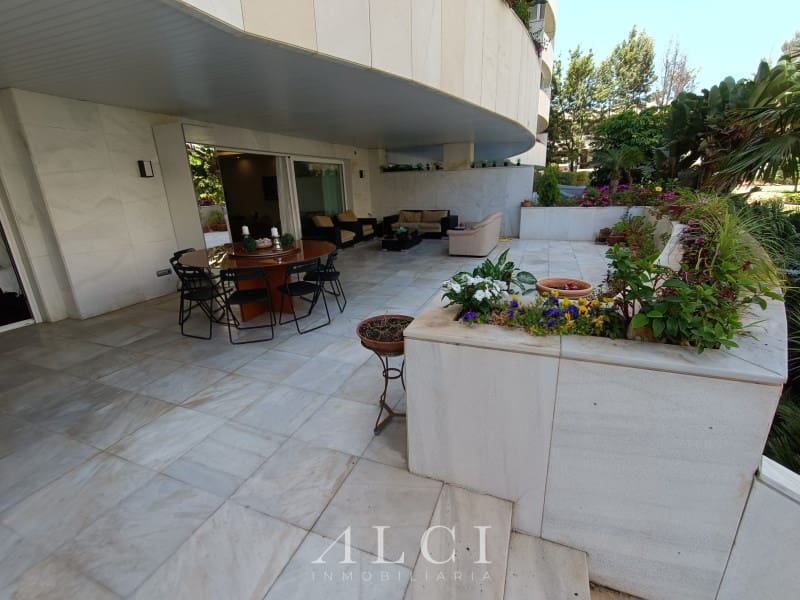2 soverom Leilighet til salgs i Aloha Golf med svømmebasseng - € 1 200 000 (Ref: 9311272)
