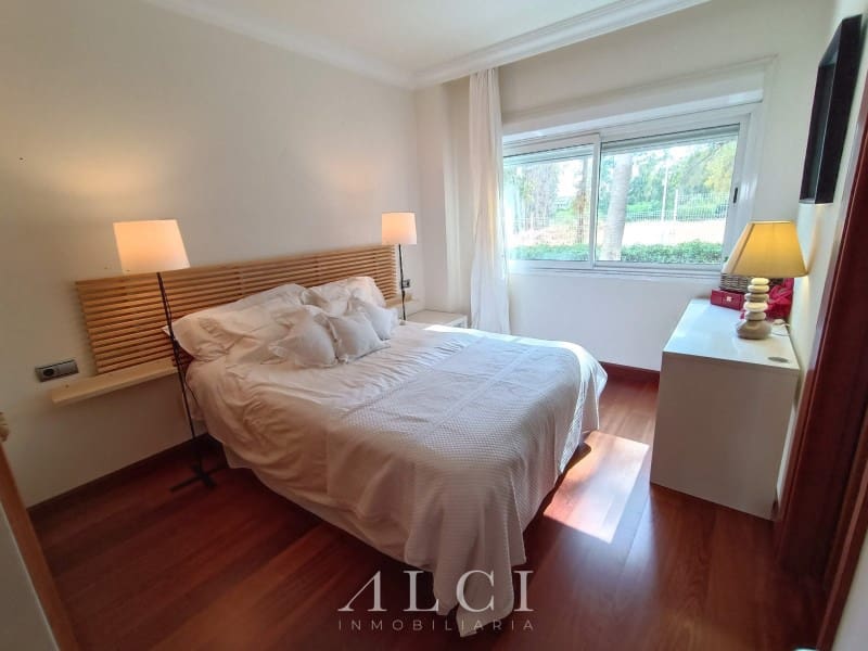 2 soverom Leilighet til salgs i Aloha Golf med svømmebasseng - € 1 200 000 (Ref: 9311272)