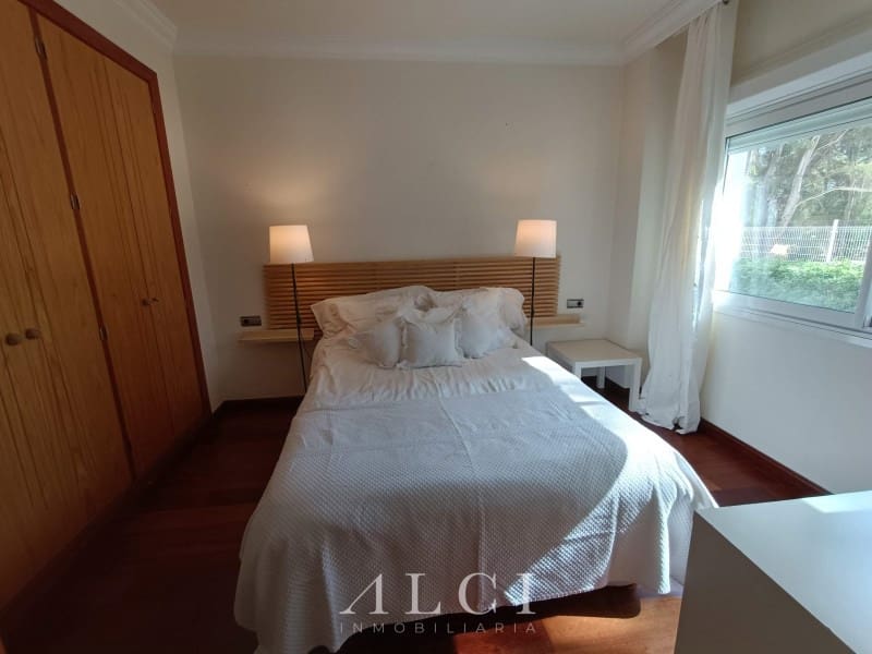 2 soverom Leilighet til salgs i Aloha Golf med svømmebasseng - € 1 200 000 (Ref: 9311272)