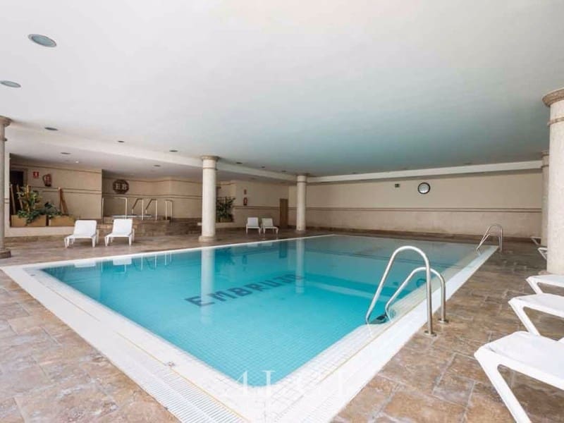 2 soverom Leilighet til salgs i Aloha Golf med svømmebasseng - € 1 200 000 (Ref: 9311272)