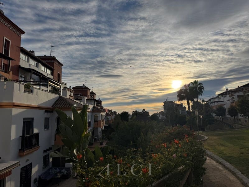 2 soverom Leilighet til salgs i Caleta de Velez med garasje - € 279 900 (Ref: 9759484)