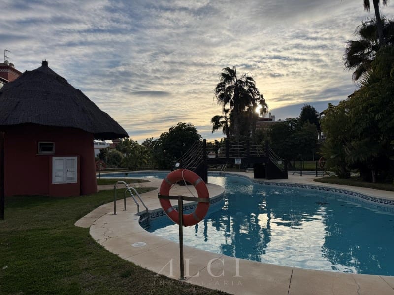 2 soverom Leilighet til salgs i Caleta de Velez med garasje - € 279 900 (Ref: 9759484)